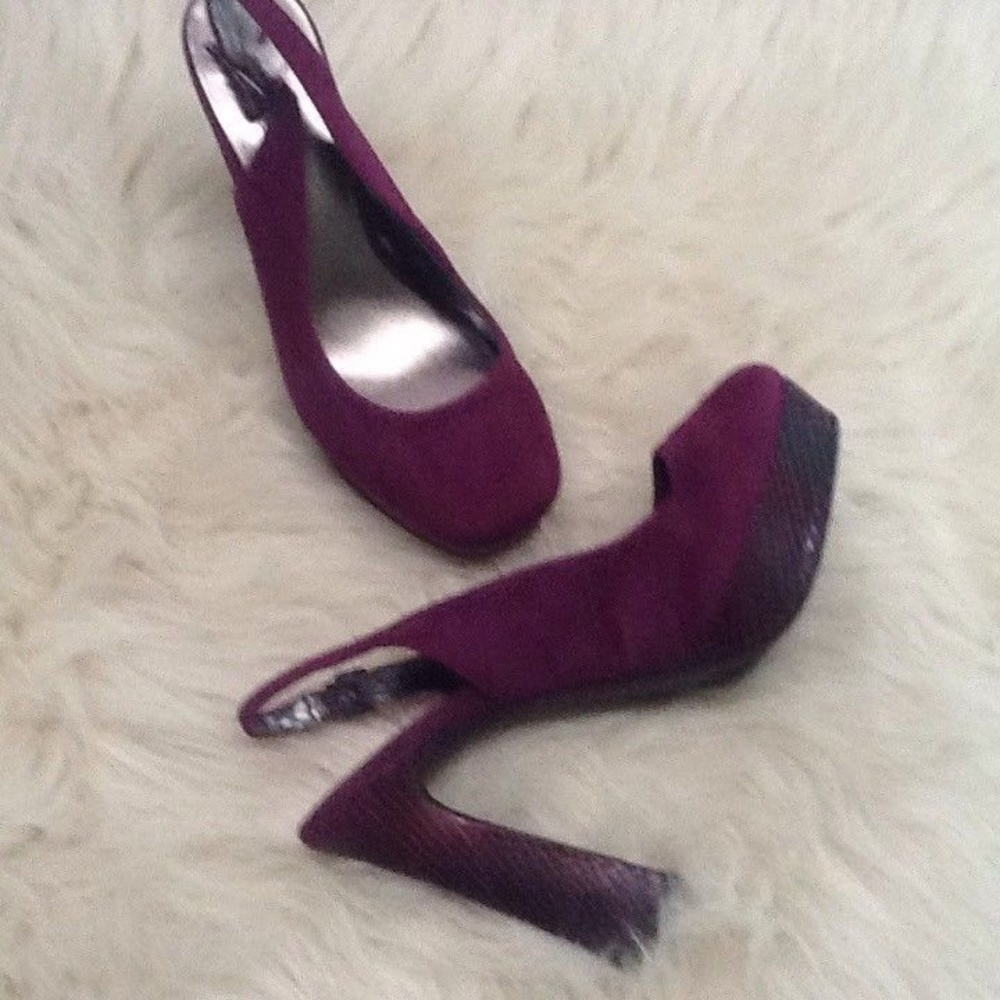 Worthington 7.5M Purple Velvet Platform Shoes EUC